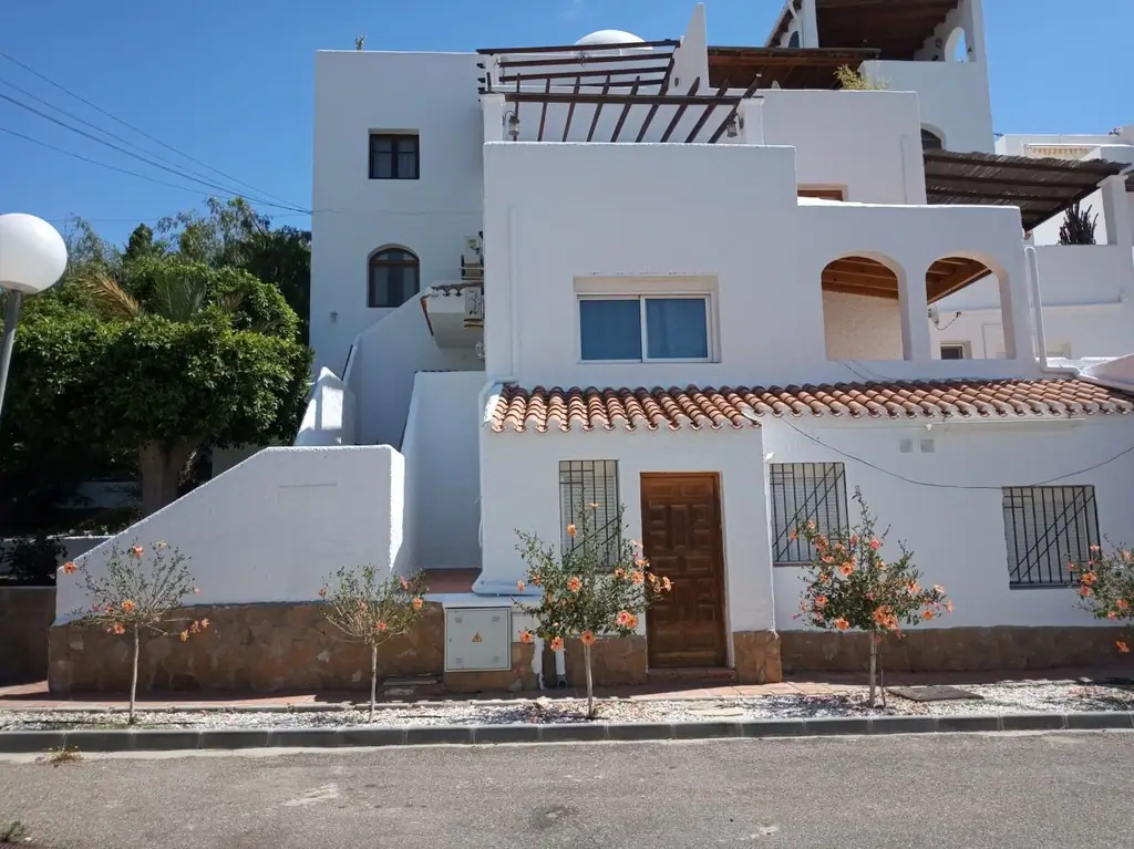 4-bedroom apartment in Pueblo del Cantal — thumbnail 2